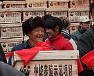 A villager collects a beehive at the Qinmuchuan Nature Reserve. Beekeeping and tea plantations are some of WWF's main strategies to support and restore sustainable livelihoods of the communities in and near the nature reserves.